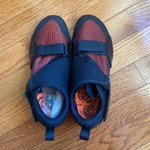 !!!Brand new Nike spin shoes